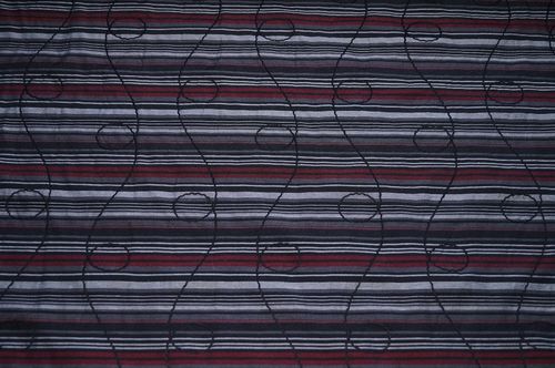 Kleiderstoff bestickt grau gestreift rot Baumwollmischung